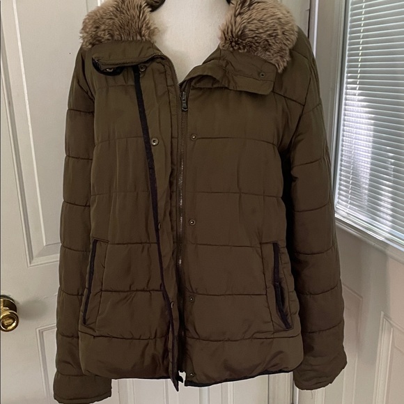 Old Navy Olive Puffer Jacket - Picture 2 of 5